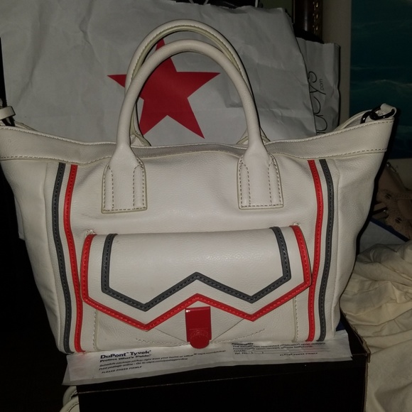 BCBGMaxAzria Handbags - CROSSBODY🌸